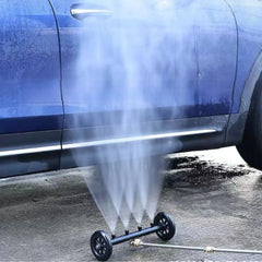 Chemicalworkz Bodemreiniger die met meerdere waterstralen de onderkant van een auto reinigt 