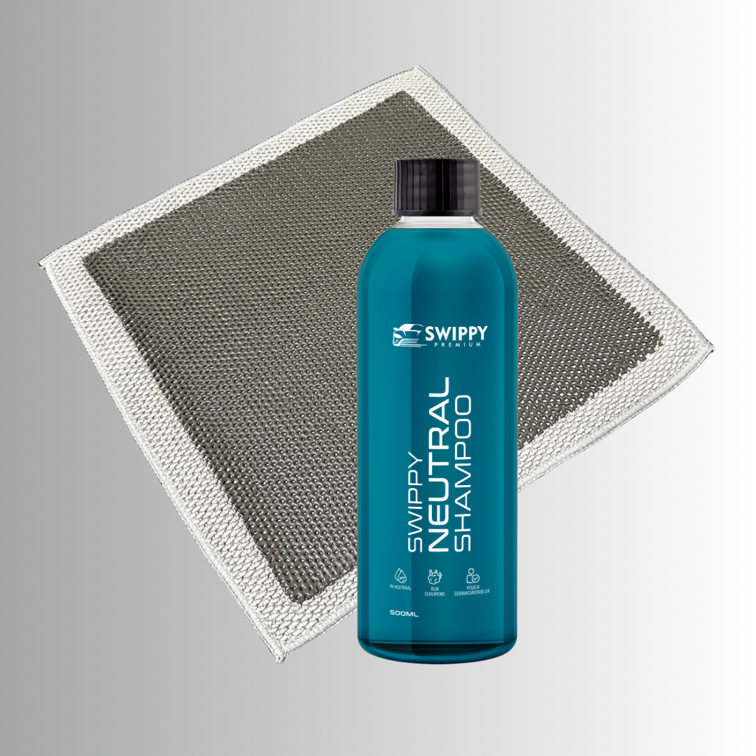 Geperforeerd kleidoek en pH-neutrale hoogschuimende shampoo voor veilige, krasvrije decontaminatie van autolak