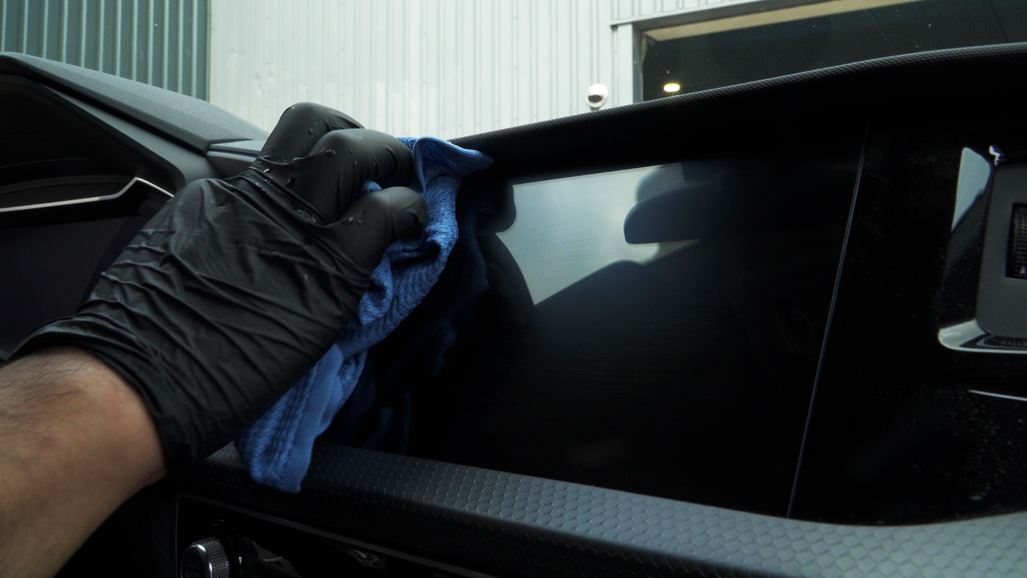 Swippy Purevision Glasdoek - navigatiescherm schoonmaken - navigatie scherm reinigen - autoruit schoonmaken - auto ruit schoonmaken - autoruiten reinigen 